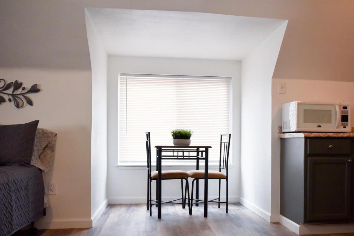 Unwind In A Bright Comfortable Apartment For 3 Питтсбург Экстерьер фото